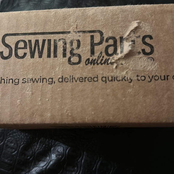 Sewing machine items - Picture 6 of 6